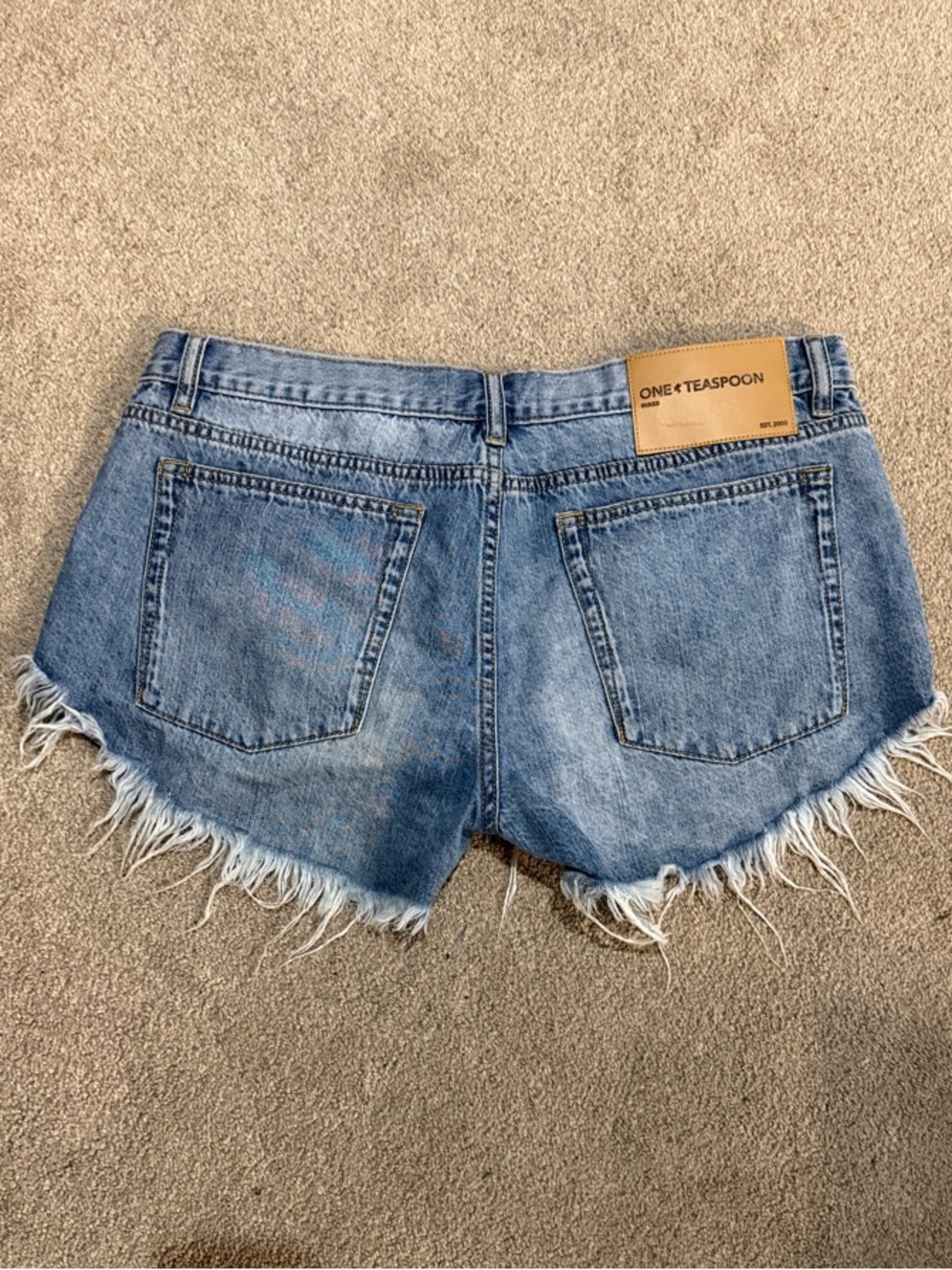 One Teaspoon Dukes Low Waist faded blue Frayed Hem Denim Shorts Size 30 Waist - Picture 5 of 11